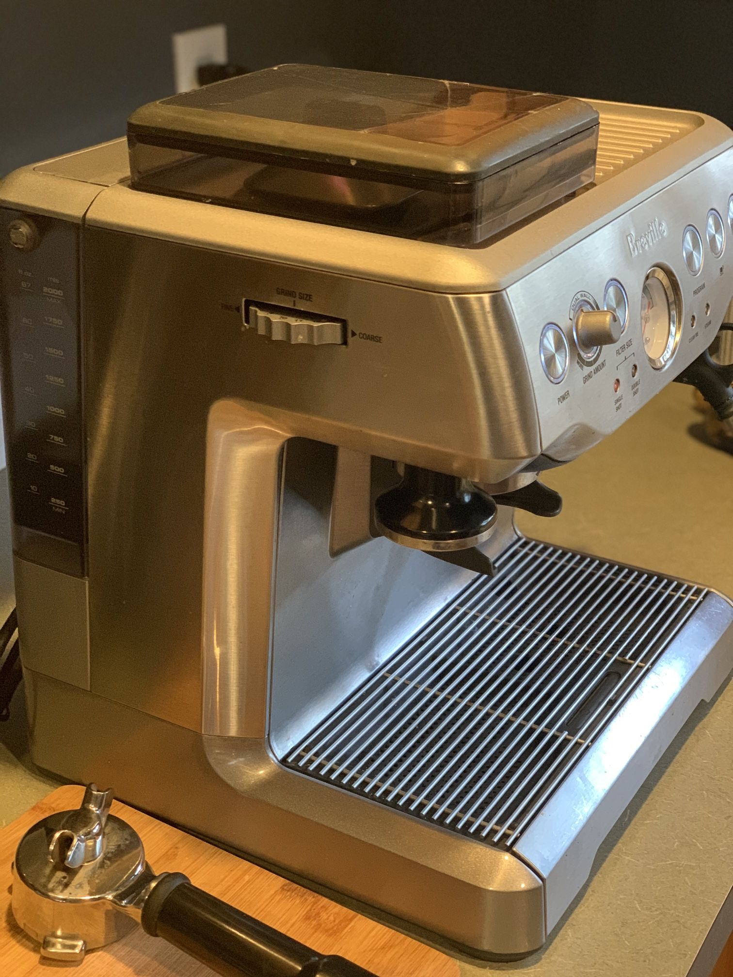 Breville BES860XL Espresso Maker + Grinder for Sale in Seattle, WA OfferUp