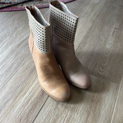 NINE WEST SIZE 8 BOOT