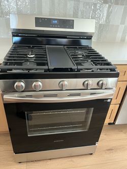 Samsung Freestanding Gas Range with Griddle