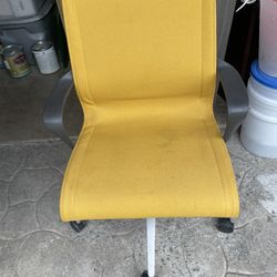 BEAUTIFUL CHAIR DESK GOOD CONDITION 