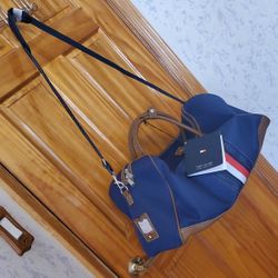  Tommy Hilfiger Logan 21" Sport Duffel Navy Large bag Removeable Shoulder Strap Airlines fits Pockets New

Product Details
The Logan Duffel is the per