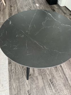 Black table like new sturdy firm