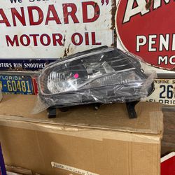 16-18 Chevrolet Colorado New Headlight Right Passenger Side GM(contact info removed)