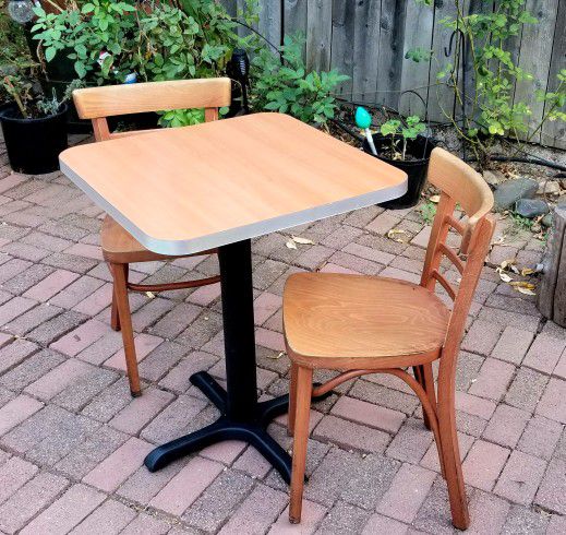 🔴 Nice Cafe Table & Wood Chairs Solid Build Rare Find