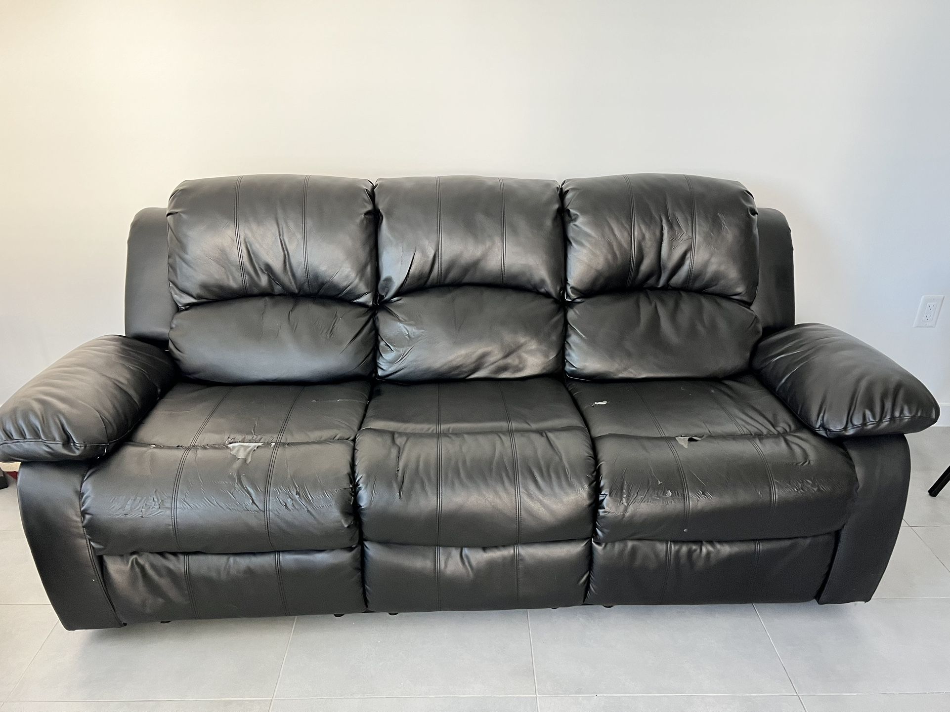 Black Recliner Sofa Set for Sale in Miami, FL OfferUp