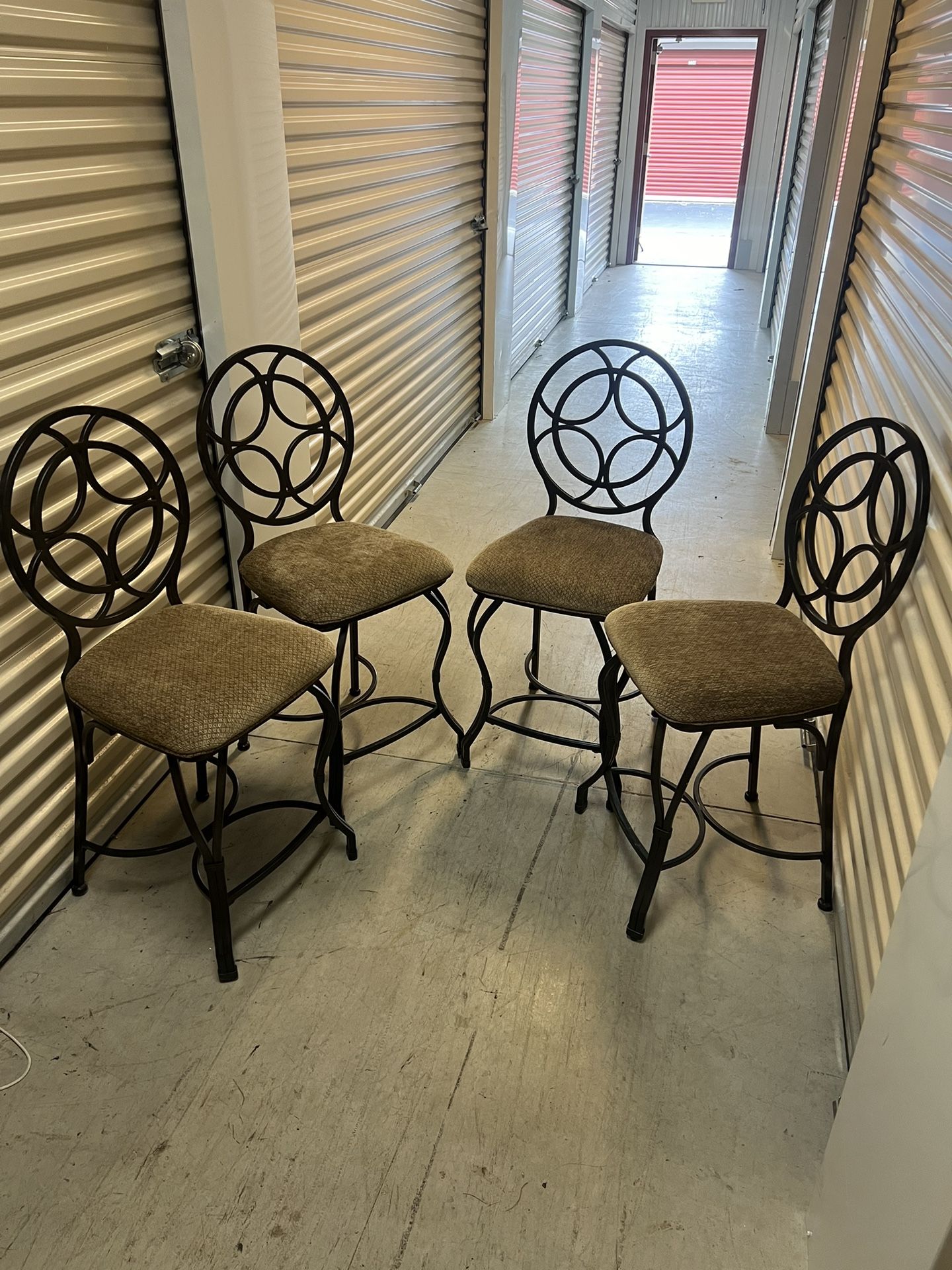 Kitchen table/Bar chairs