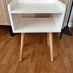 White modern and/side table
