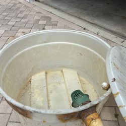 200 Gallon Container
