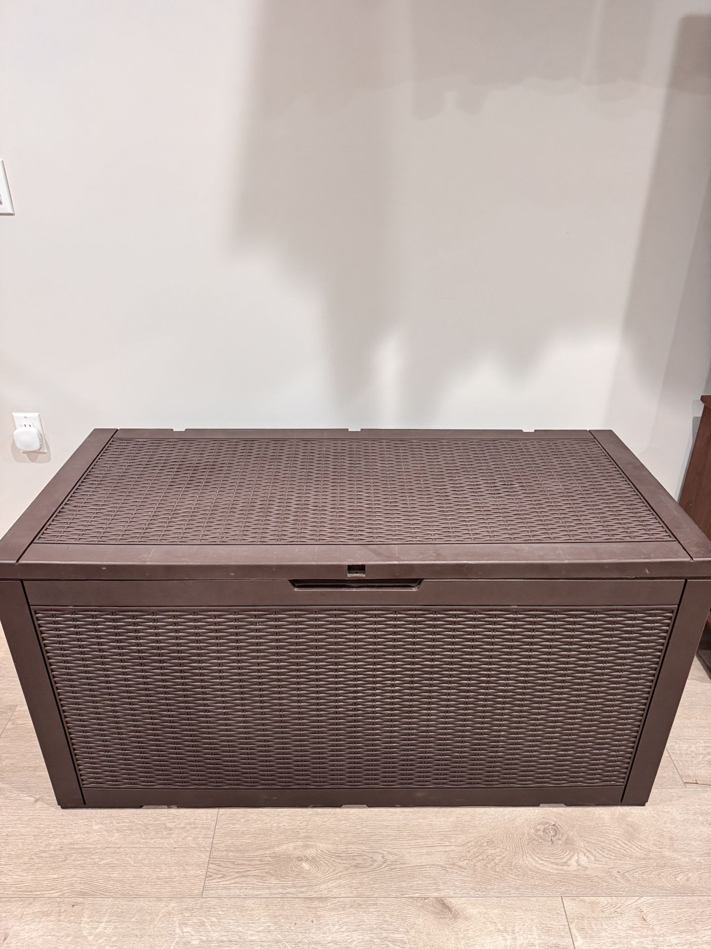 OUTDOOR/POOL STORAGE CONTAINER 100 Gallons