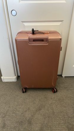 Three piece luggage set