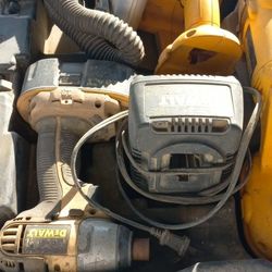 DEWALT TOOL KIT (NEEDS BATTERIES )