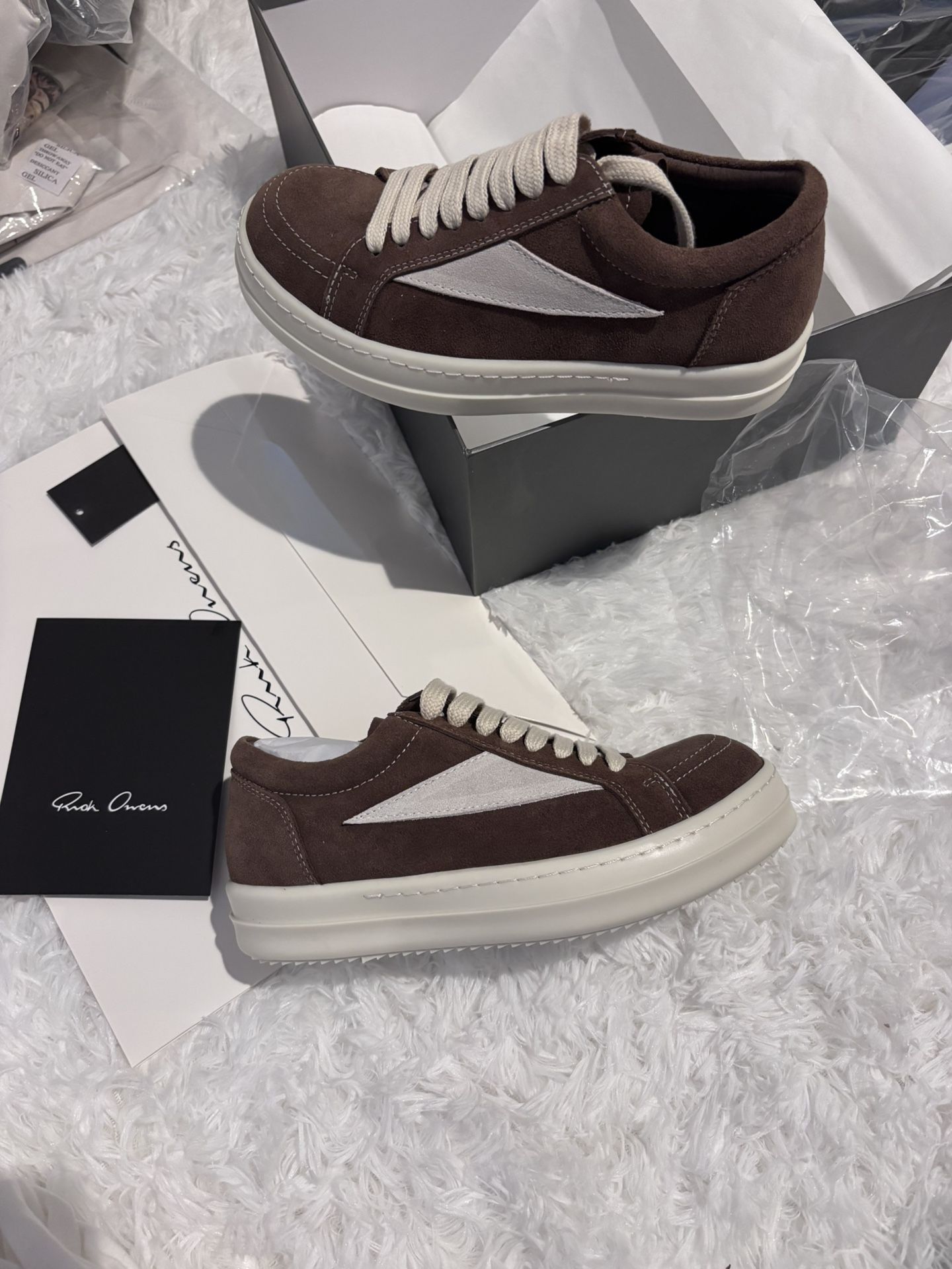 Rick Owen Brown Vans – Size 36 (US Women’s 5.5–6) Brand new Rick Owens x Vans sneakers. Brown colorway with a clean minimalist design and premium buil
