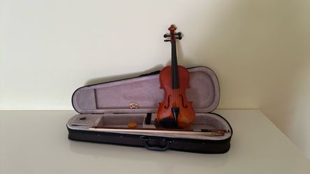 1/4 size Violin with Case and Bow, rosin, bridge natural wood color