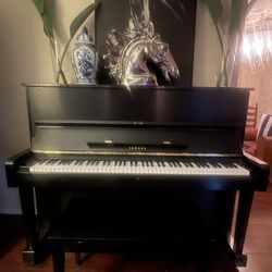 Yamaha U1 Upright Piano – Mid-1970s – Excellent Condition