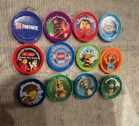 12 collectible Legoland Pop Badges