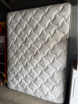 Free pick up Queen mattress bed great condition