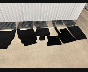Six Land Rover floor mats $40