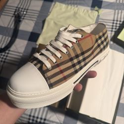 Burberry Converse 