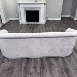 🔥 MODERN CURVED DESIGNER SOFA – $80 (PRICED TO MOVE)
