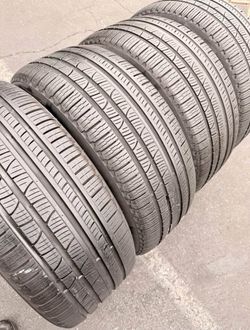 235/55r19 Pirelli tires con 80% de Vida las 4