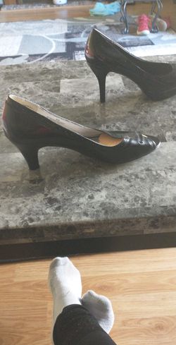 Black heels size 8,8 1/2