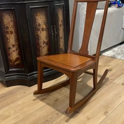 Rocking Chair Mid Size