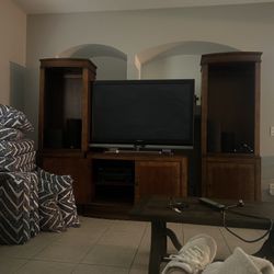 BEAUTIFUL Solid Wood Entertainment Center For Sale! Pick Up Only. 
