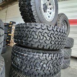 VENDO UN SET DE RINES NUEVOS CON LLANTAS USADAS  BFGOODRICH  LT 315/70R17  INSTALASION Y BALANCEO GRATIS 👈 