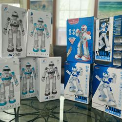 Lot of 9 toy robots