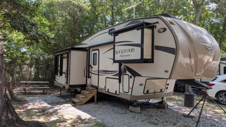 2015 Forest River Rockwood Signature Ultra Lite 8289WS Diamond Package