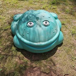 Vintage Green Frog Sandbox No Holes