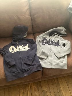 $10, 2 Little boys sweaters size 6