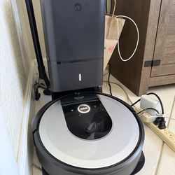 iRobot Roomba i6 Robot Vacuum