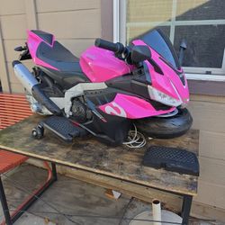 Motorcycle Kids  Aprilila  Needs To Be Put Together  Charger Needs 