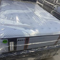 FULL SIZE SEALY POSTUREPEDIC PRO (MEDIUM) MATTRESS & BOX SPRING BED SET