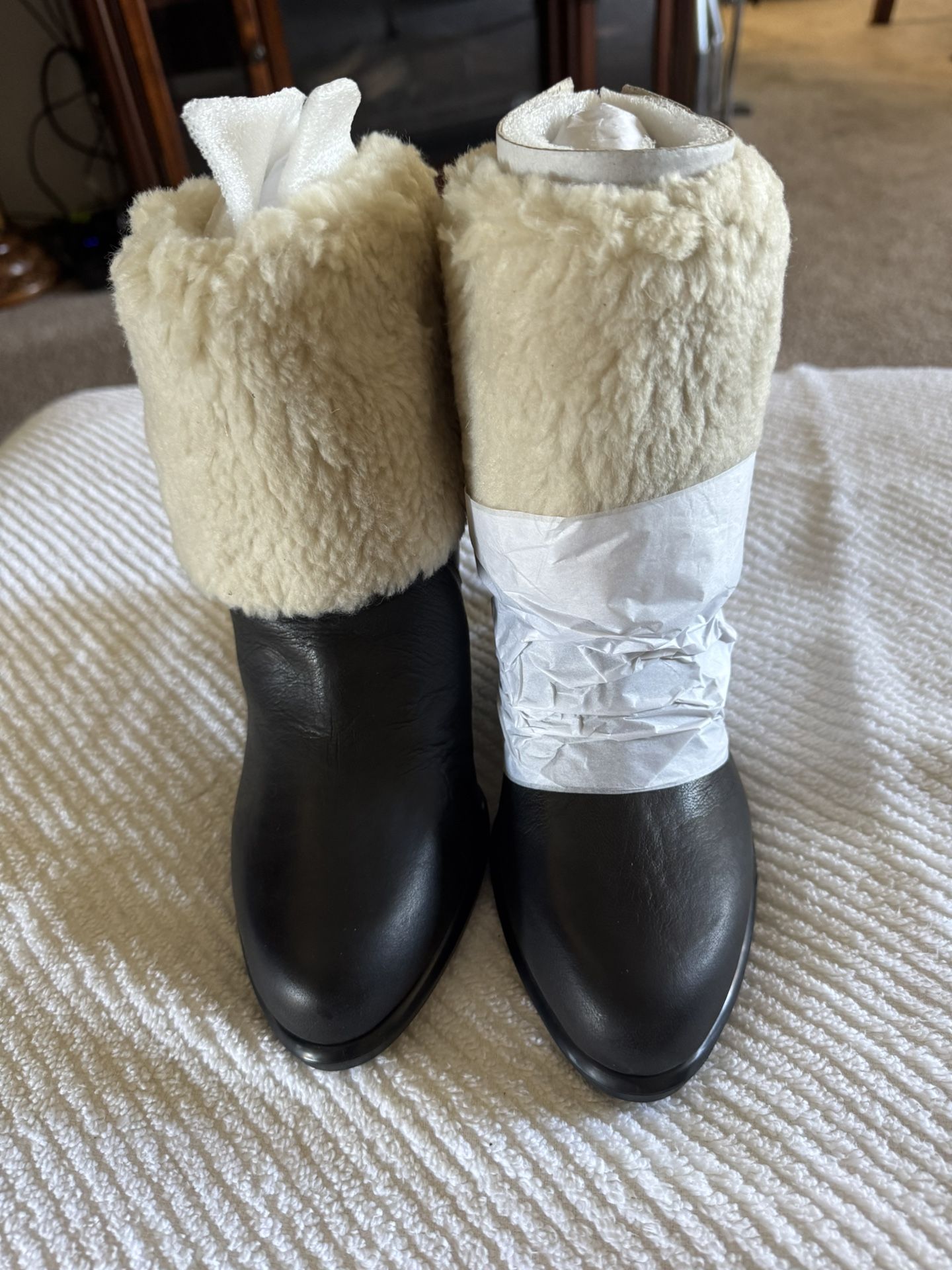 NEW LEATHER UPPER / FAUX FUR 8 1/2 M