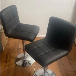 2 Bar Stools 
