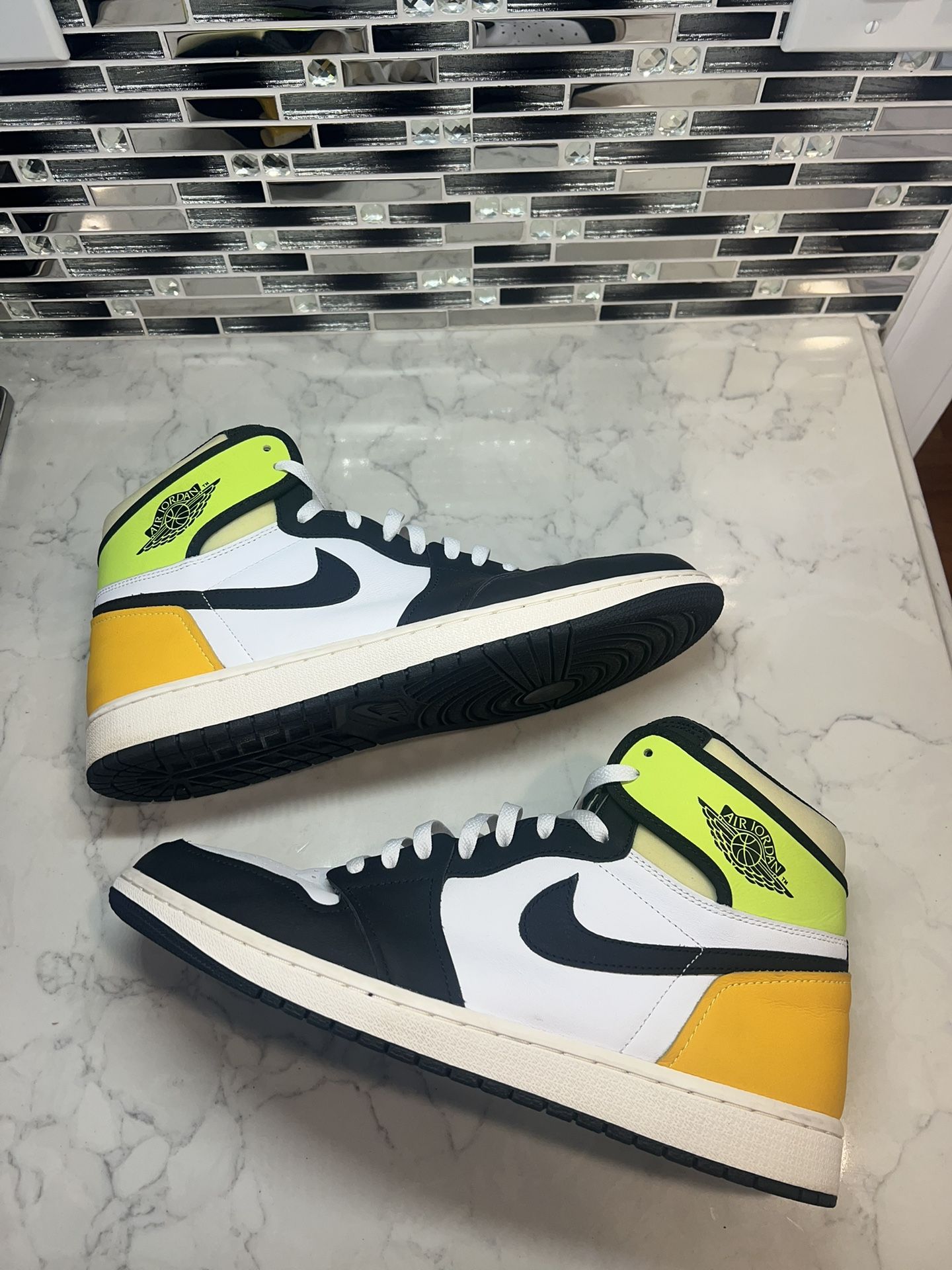 Air Jordan 1 Volt