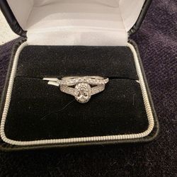 14 KT WHITE GOLD ENGAGEMENT RING AND WEDDING BAND SET (Real Diamonds)💍