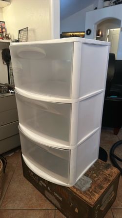 Plastic drawer dresser