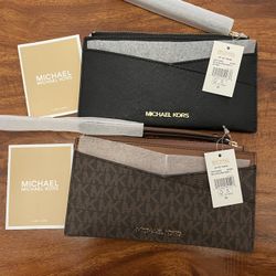 Michael Kors Wristlet 