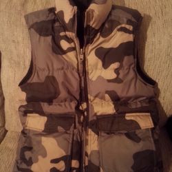 Boys Gap Puffed Vest Size 7/8