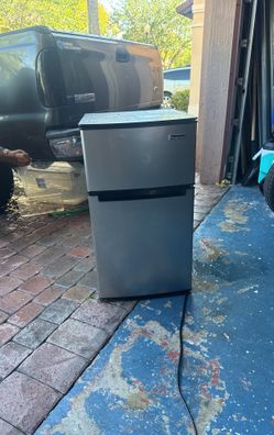 Magic Chef Mini Refrigerator