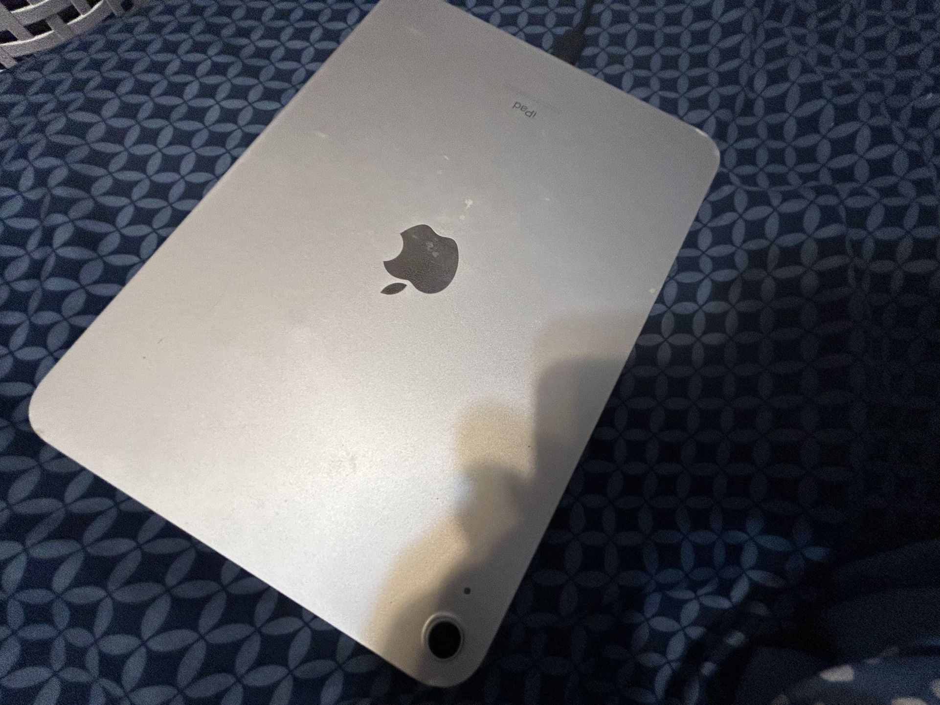iPad 10th Generation For Sale !*broken*! Read Description!!!