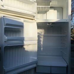HOTPOINT full Size Refrigerator 