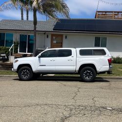 2021 Toyota Tacoma White  SR5 