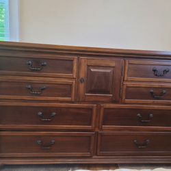 Dresser & 2 Nightstands