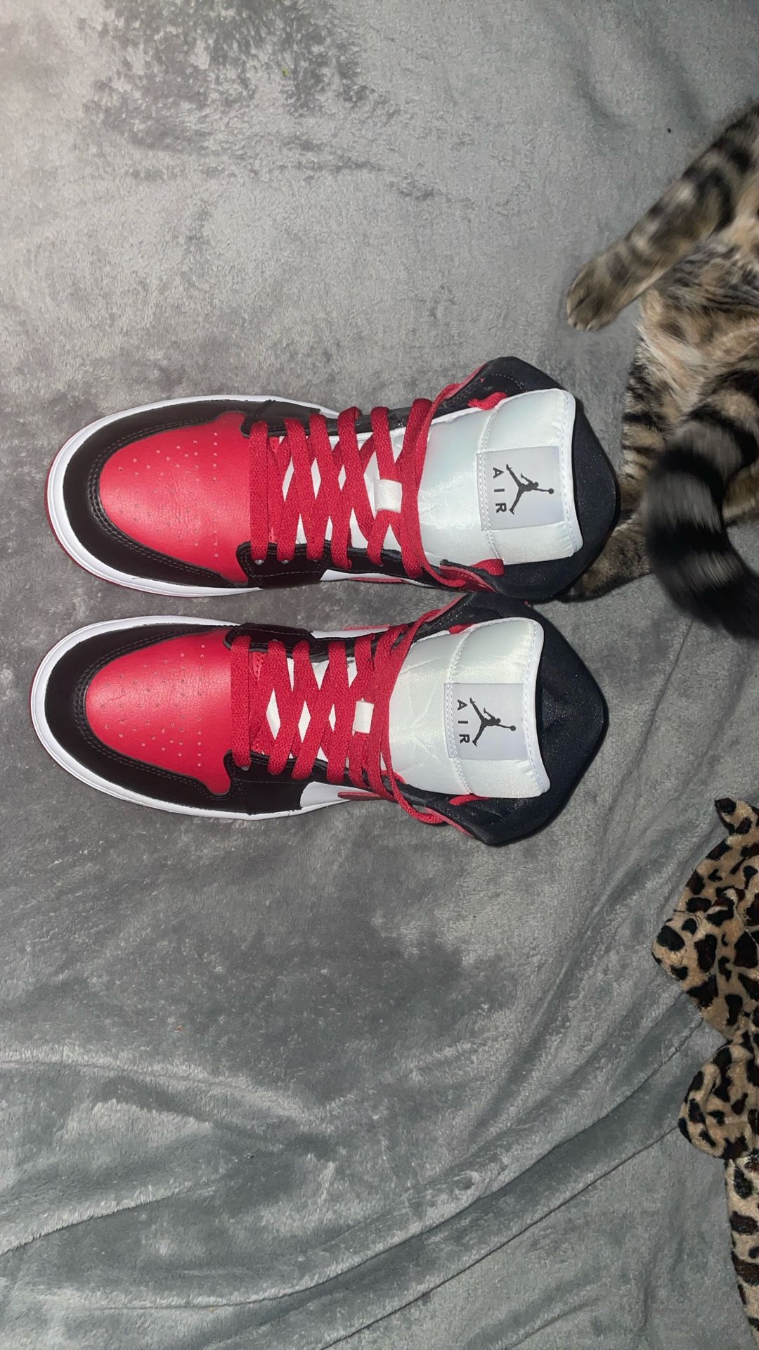 Jordan 1 Mid “Bred Toe” Size 9.5 (Lightly Worn)