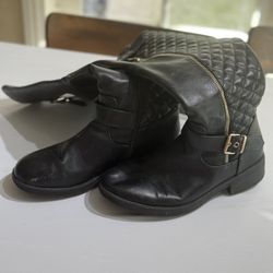 BLACK TEXTURED BOOTS