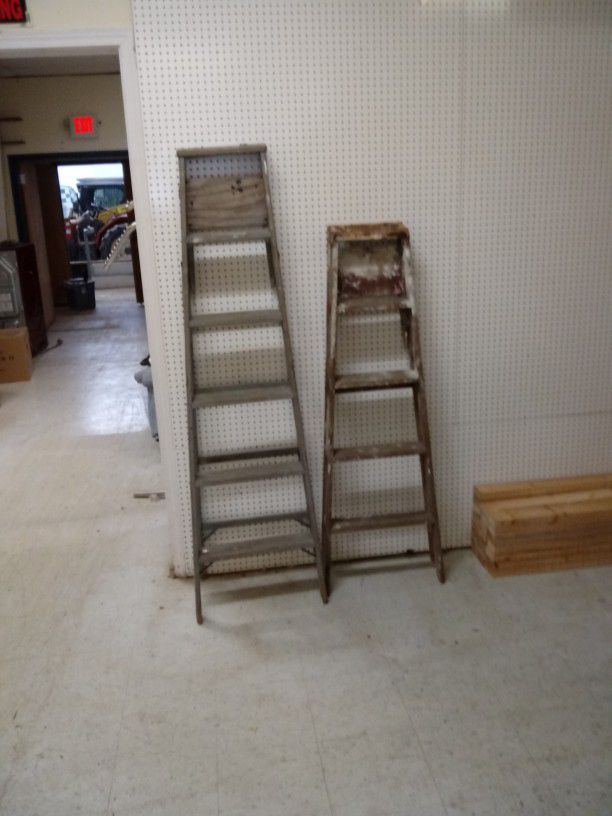 4 Foot And 5 Foot Wooden Ladders
